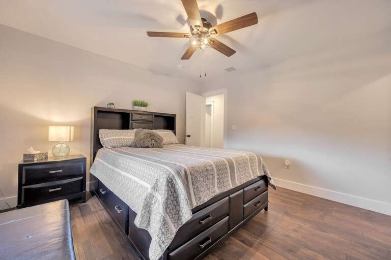 3rd Floor Bedroom with Queen Bed 3rd Floor Bedroom with Queen Bed