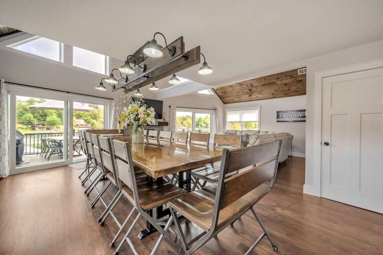 Eat-In Dining Area in Kitchen Eat-In Dining Area in Kitchen