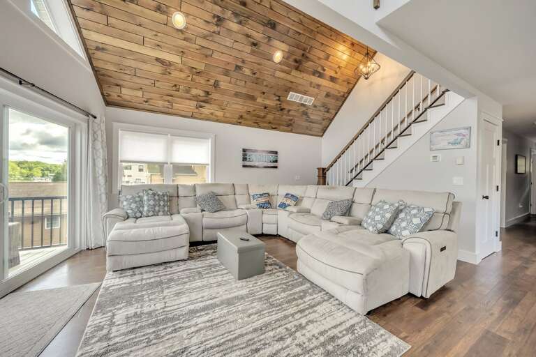 Great Room with Fantastic view of Lake Harmony Great Room with Fantastic view of Lake Harmony