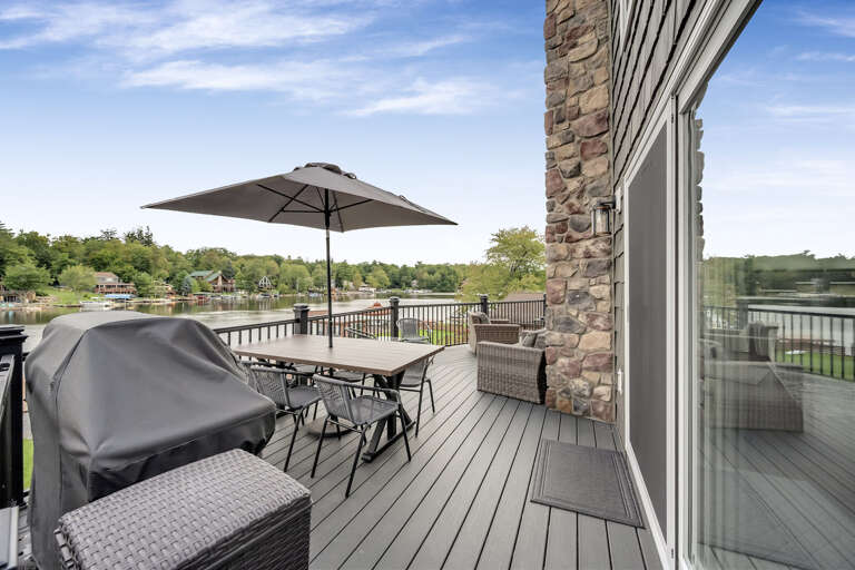 Grilling, Chilling and Grubbing on the Deck Grilling, Chilling and Grubbing on the Deck