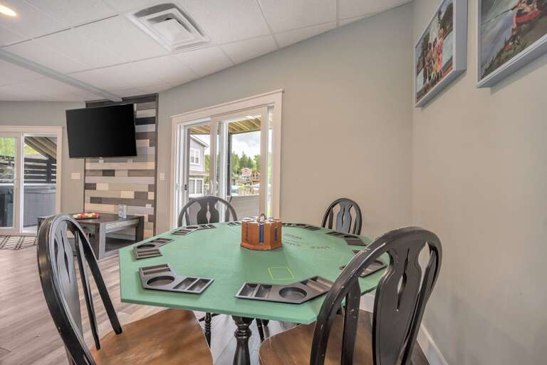 Know when to Hold 'Em at the Poker Table Know when to Hold 'Em at the Poker Table