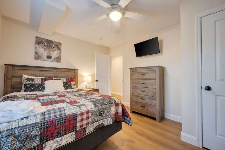 1 Queen Bed in Bedroom 1 (Sleeps 2).