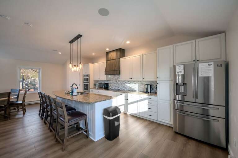 4th Floor Kitchen and Breakfast Bar