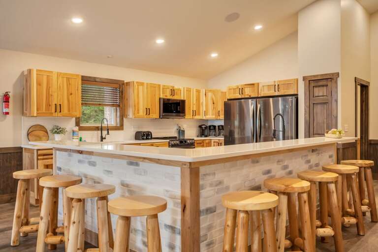 Whatcha' Cookin'?
Hang Out around the Breakfast Bar (seating for 9) and Watch Your