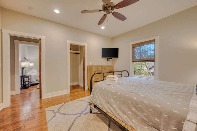 Binge or Nap in 2nd Floor Bedroom 7 with TV Binge or Nap in 2nd Floor Bedroom 7 with TV