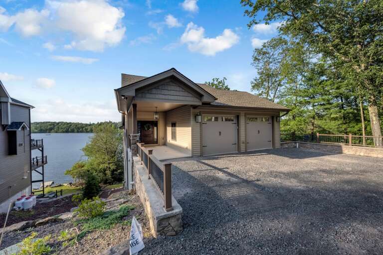 Pull on Up to Lake Front Vista & Let Your Vacay Begin Pull on Up to Lake Front Vista & Let Your Vacay Begin