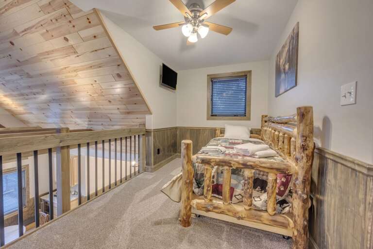 3rd Floor Loft with TV