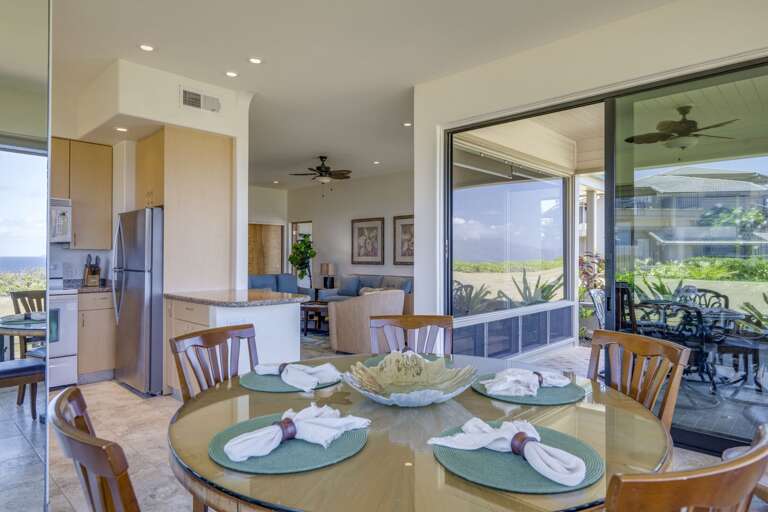 Access to ocean front lanai.