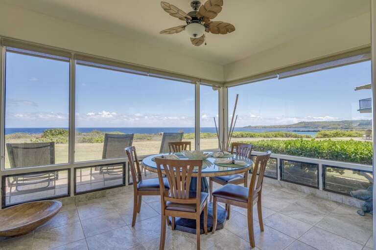 Oceanfront dining for 5.