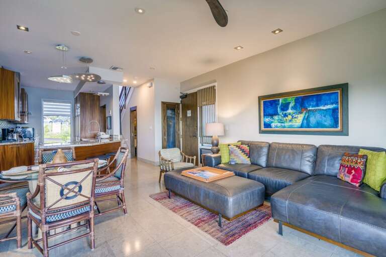 Front door leads you into the living/dining room. Front door leads you into the living/dining room.