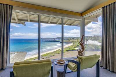 Stunning oceanfront views in this corner unit bedroom. Stunning oceanfront views in this corner unit bedroom.