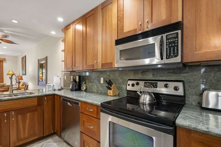 180° turn  —  kitchen view with glimpse of dining area