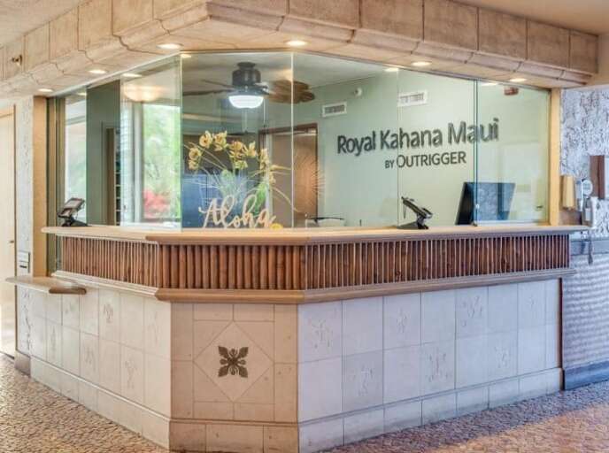 Royal Kahana Resort Front Desk