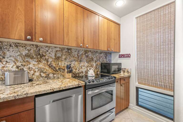 Full-size stainless steel appliances