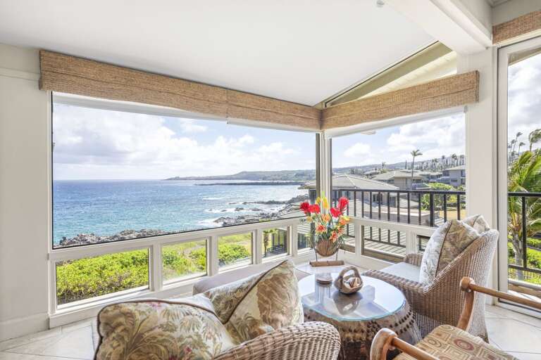 Unobstructed ocean front viewing in the living room, too.