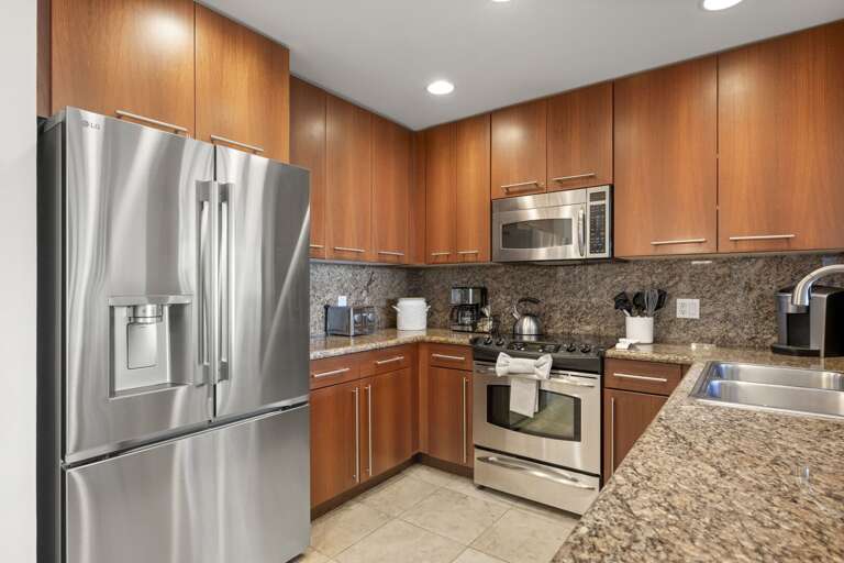 Full-size stainless steel appliances for a culinary experience