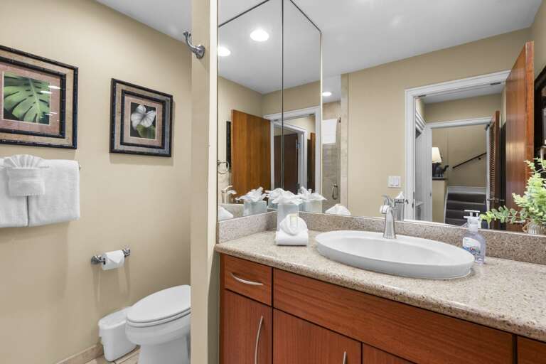 Bright and stylish guest bathroom