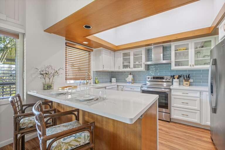 Counter seating for conversations while cooking