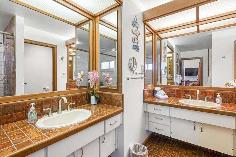 dual sinks great for couples