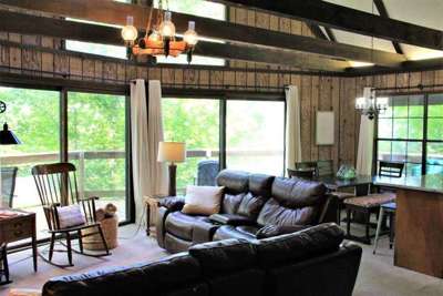 Tree House at Sligo - Smithville Tennessee - Spacious Living Area -Center Hill Realty & Chalets