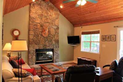 Twilight Ridge - Smithville Tennessee - Cozy Living Area with Fireplace - Center Hill Realty & Chalets