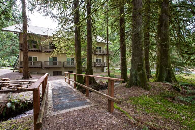 Sit by the creek at Snowline Lodge! Sit by the creek at Snowline Lodge!