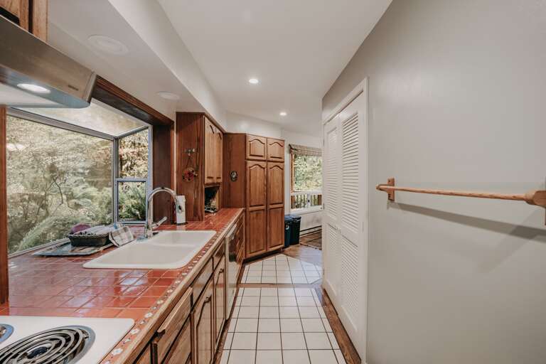 Left view of kitchen Left view of kitchen