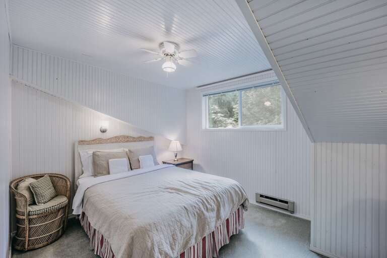 Upstairs bedroom Upstairs bedroom