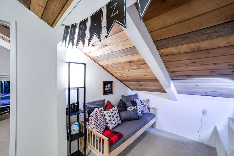 Sitting nook with monitor