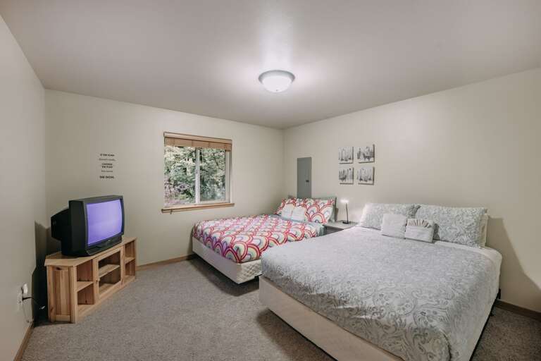 2nd bedroom with 2 queens