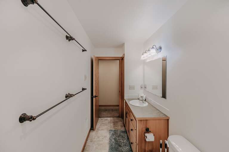 Main bathroom with shower and tub