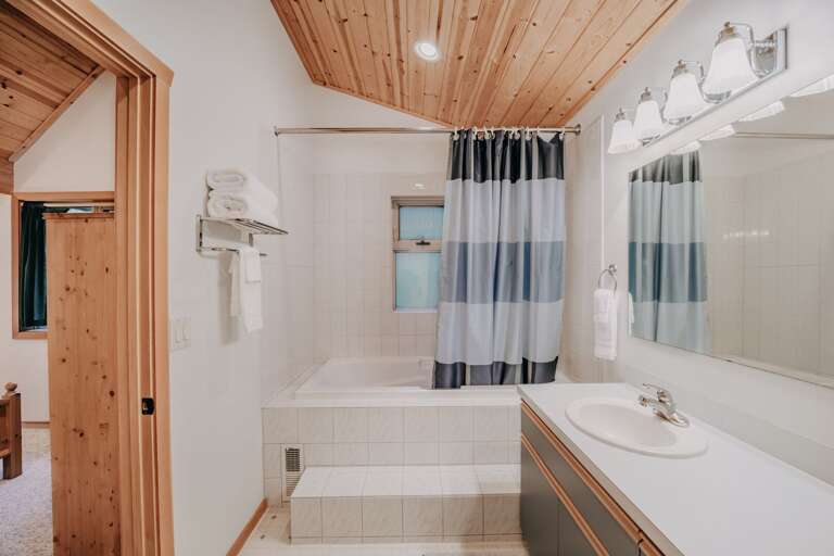 En suite bathroom with soaker tub
