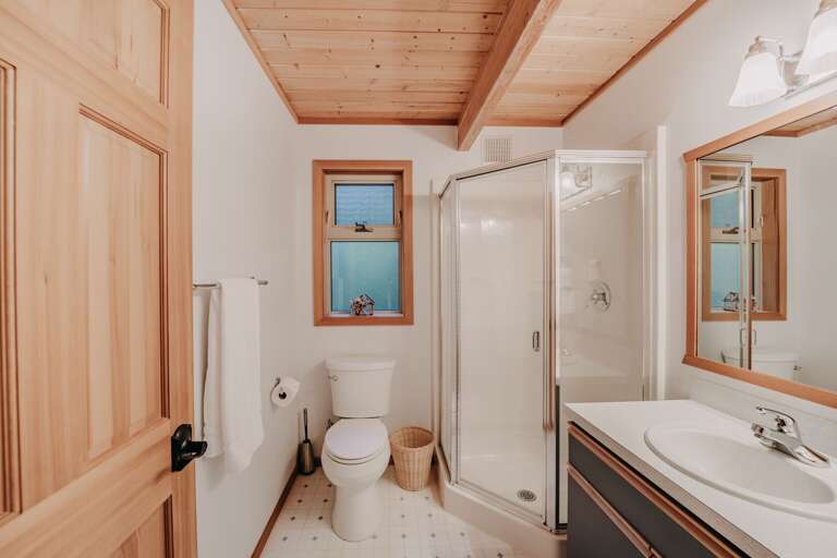 Main floor 3/4 bathroom