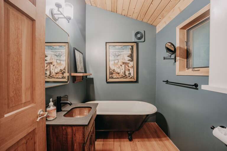 Upstairs bathroom with claw tub