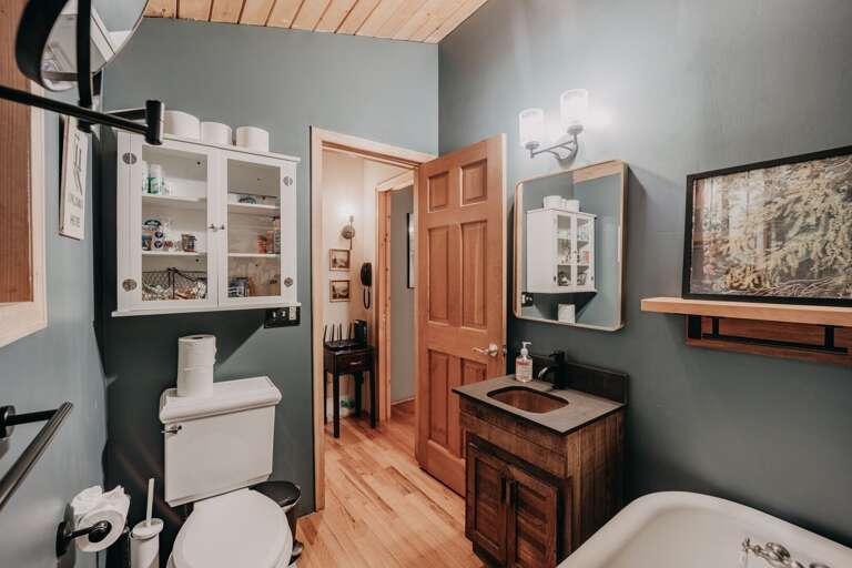 Another view of upstairs bathroom