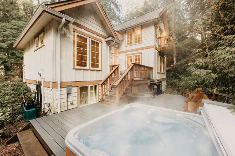 2 level back deck with private hot tub 2 level back deck with private hot tub