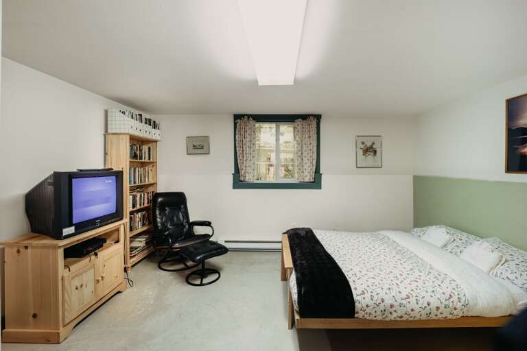 Basement bedroom/ game room Basement bedroom/ game room