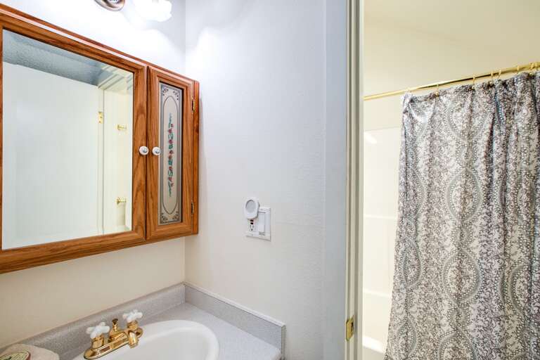Upstairs bathroom with shower and tub Upstairs bathroom with shower and tub