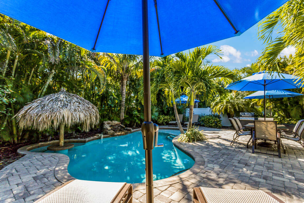 Ainsley Beach House in Holmes Beach, FL 3 Bedrooms, 6 Guests