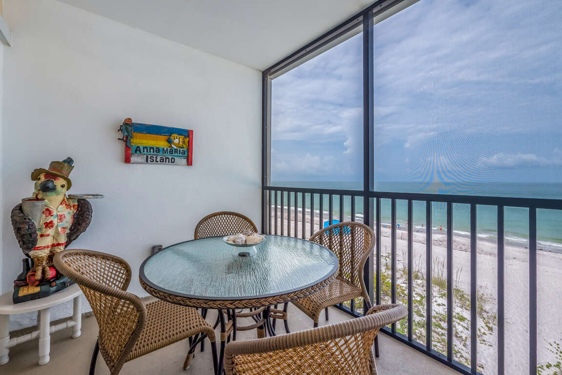 Sunset Terrace 209, Bradenton Beach, FL 2 Bedroom Vacation Rental for 4 Guests