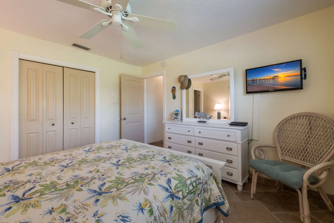 Seabreeze A Holmes Beach, FL 2 Bedrooms Sleeps 4