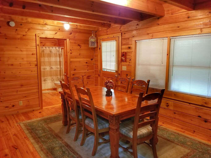 Dining area-north Georgia cabin rentals