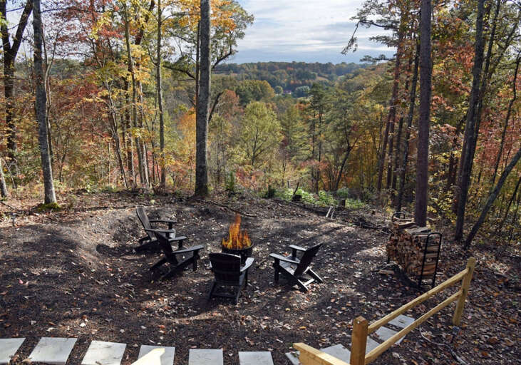 Sweet Creek Retreat Living/Dining Area
