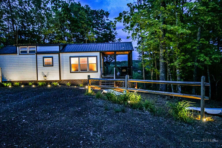 Sweet Creek Retreat - Luxury Tiny Cabin| View, WIFi, Hot tub