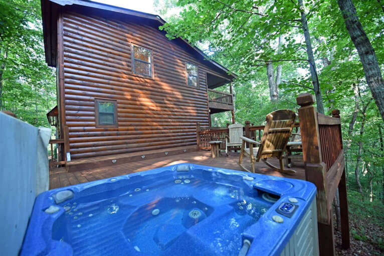 Wolf`s Den - Blue Ridge Cabin Rental