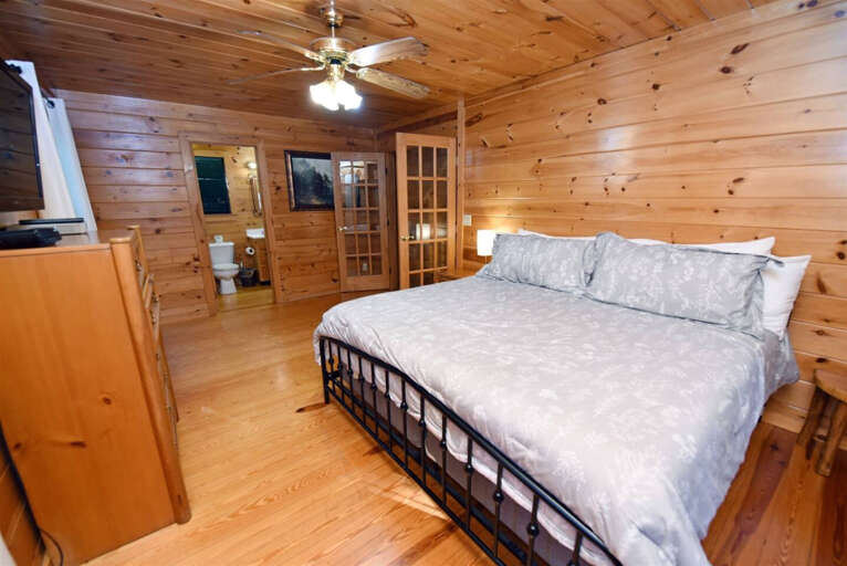 Wolf`s Den - Blue Ridge Cabin Rental