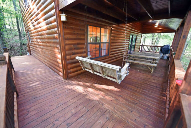 Wolf`s Den - Blue Ridge Cabin Rental