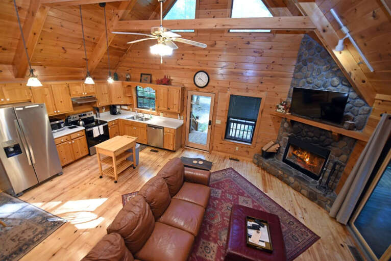 Wolf`s Den - Blue Ridge Cabin Rental