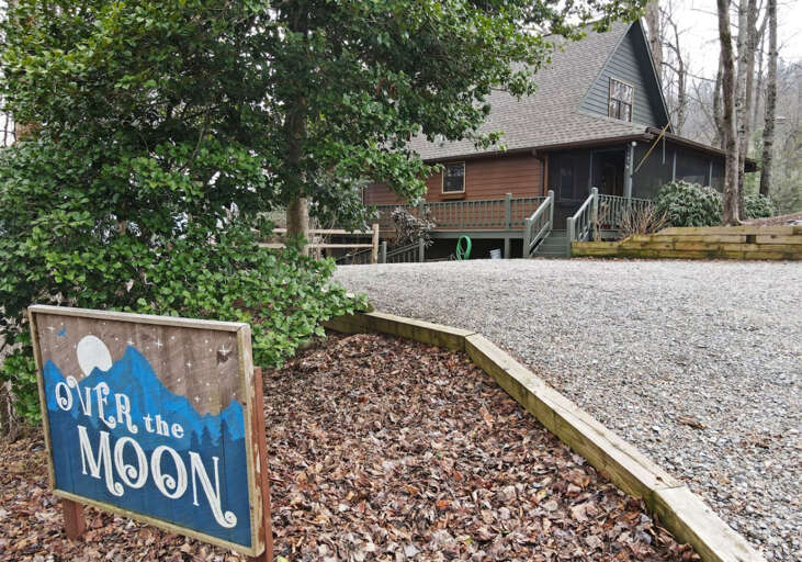 Over The Moon-Blairsville cabin rentals