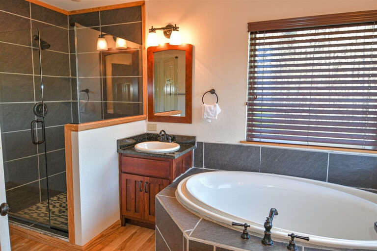 Ocoee river area cabin rental- Master bath